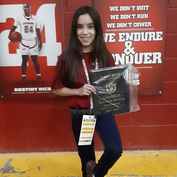 Meet your Posher, Amanda - Picture 2 of 8